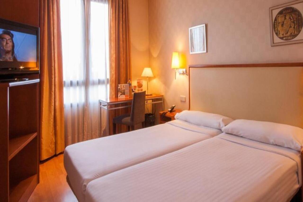 Th Boadilla Hotel Боадиля дел Монте Екстериор снимка