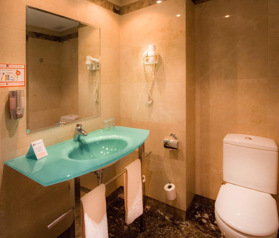 Th Boadilla Hotel Боадиля дел Монте Екстериор снимка
